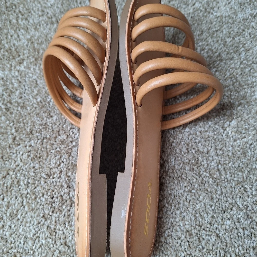 NWOT Soda Womens Slip On Tan Multi Band Flats Size 9